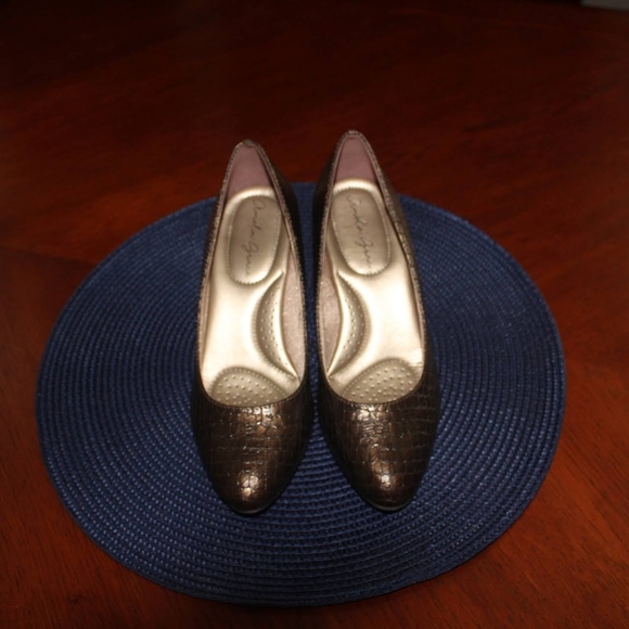 Shoes - Amelia Grace Gold tone heels